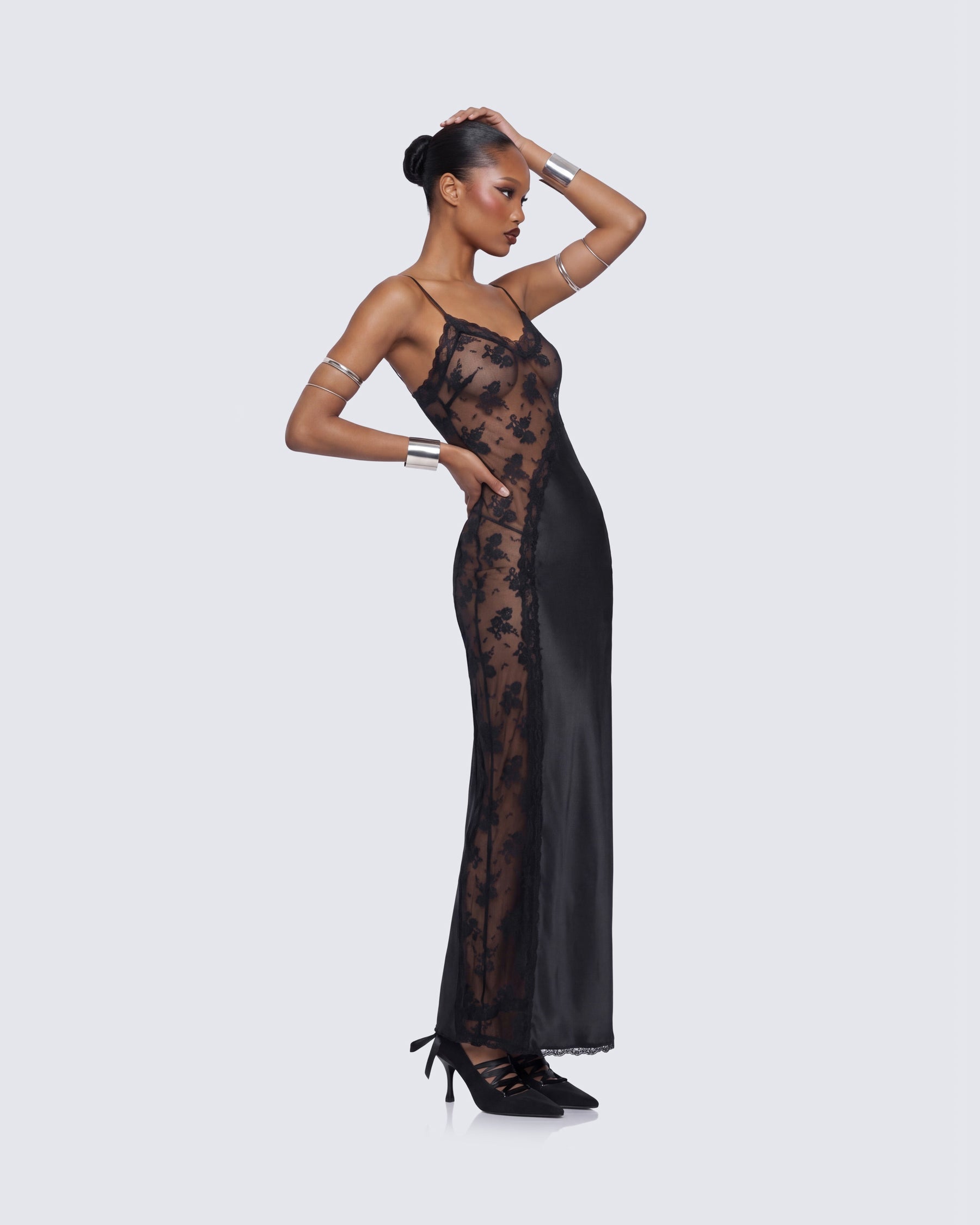 Vestido Longo June Preto de Renda e Cetim