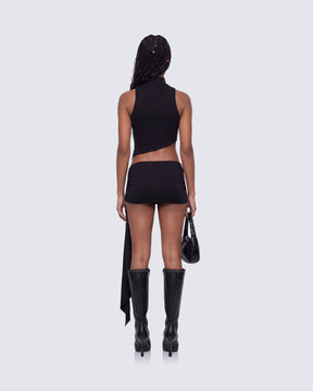 Vestido Curto Lisi Preto Gola Alta com Recorte
